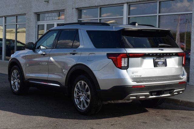 Used 2025 Ford Explorer Active w/ Active Comfort Package image 4