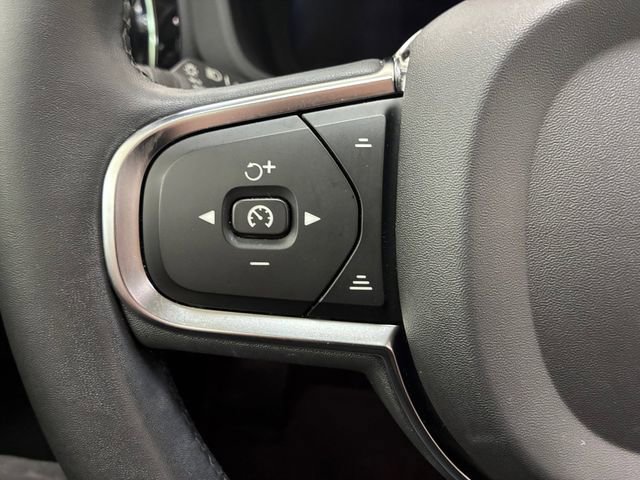 Used 2024 Volvo XC60 B5 Core image 23