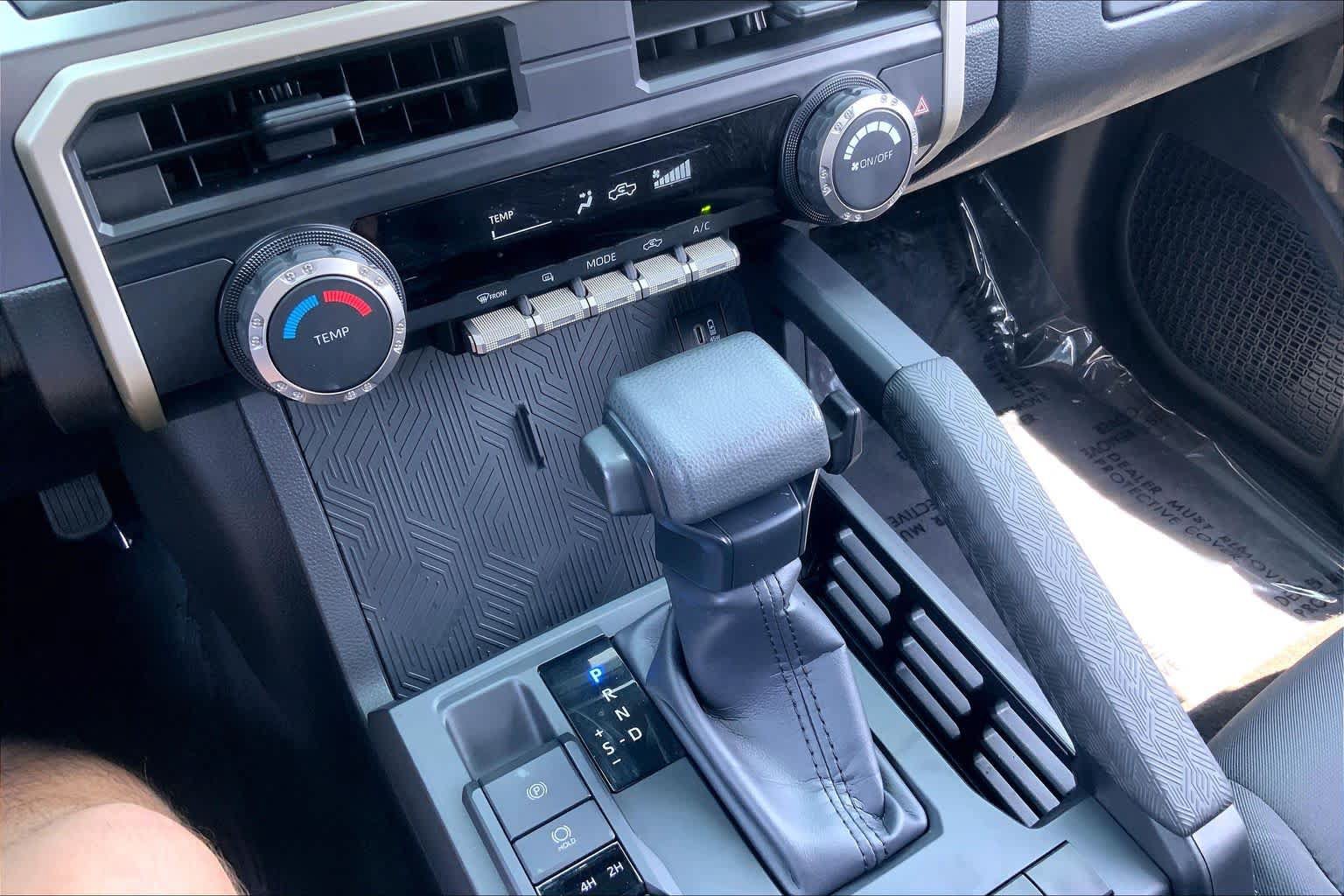 Used 2025 Toyota Tacoma SR5 AWD/4WD image 17