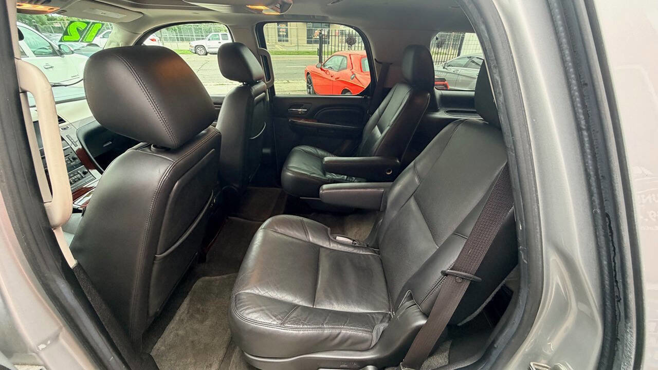 Used 2012 Cadillac Escalade Luxury AWD/4WD image 20
