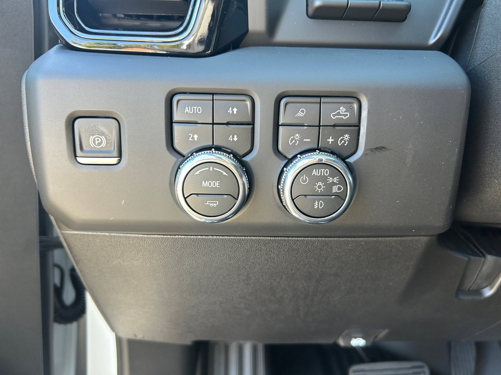 New 2026 GMC Sierra 2500 AT4 w/ AT4 Premium Plus Package AWD/4WD image 28