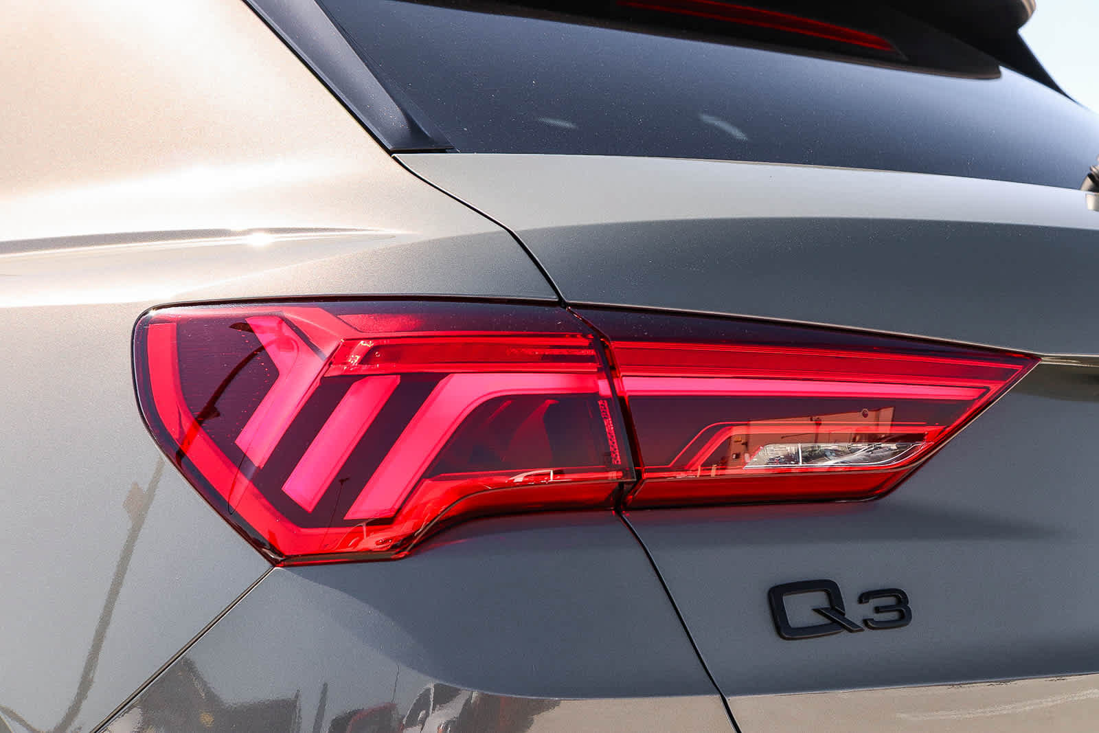 Used 2025 Audi Q3 2.0T Premium w/ Convenience Package AWD/4WD image 12