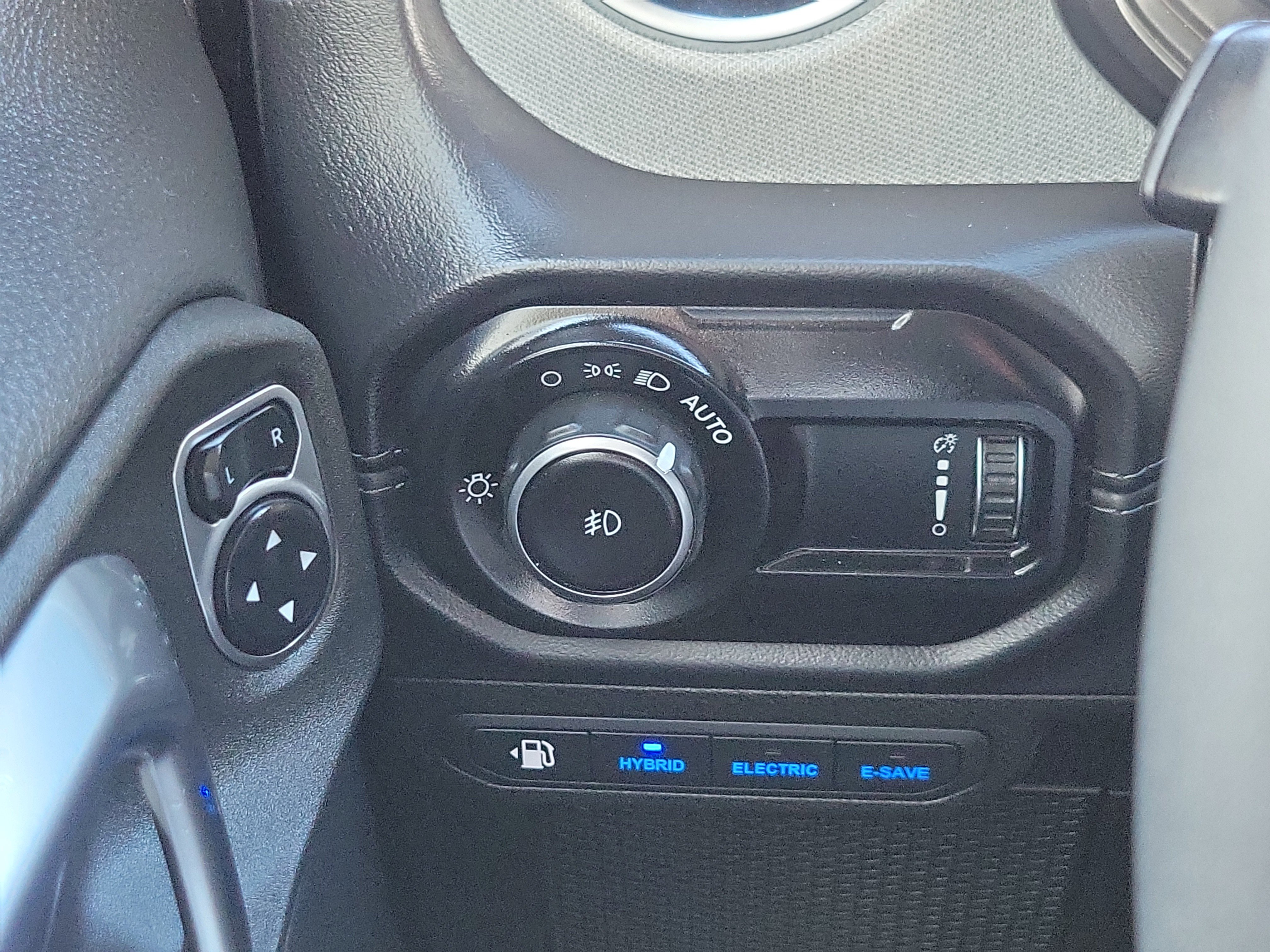 Used 2025 Jeep Wrangler Unlimited Sahara image 10