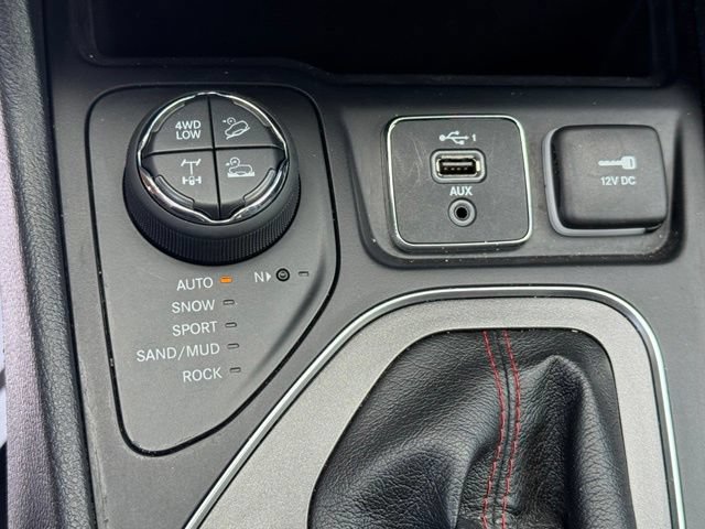 Certified 2019 Jeep Cherokee Trailhawk w/ Comfort/Convenience Group AWD/4WD image 39