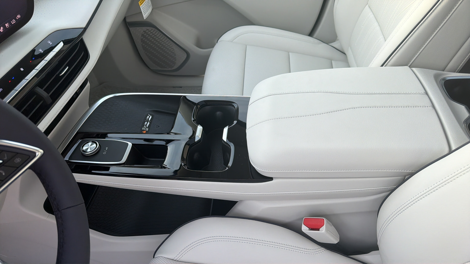 New 2027 Buick Enclave Avenir w/ LPO, Floor Liner Package AWD/4WD image 21