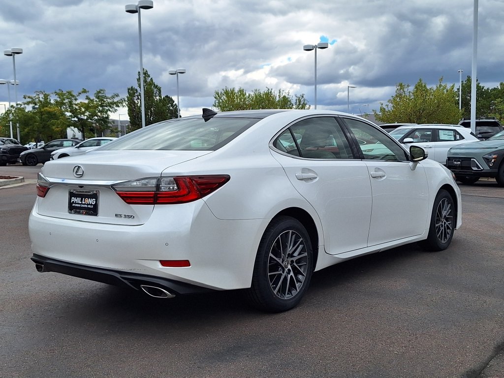 Used 2017 Lexus ES 350 w/ Luxury Package FWD image 3