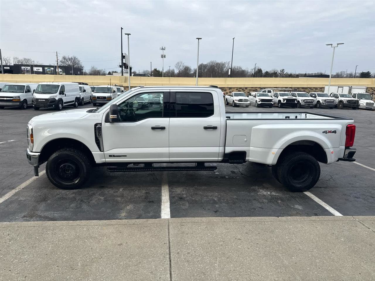Used 2025 Ford F350 XLT image 5
