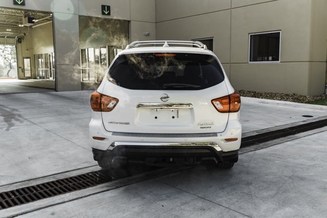 Used 2019 Nissan Pathfinder Platinum image 5