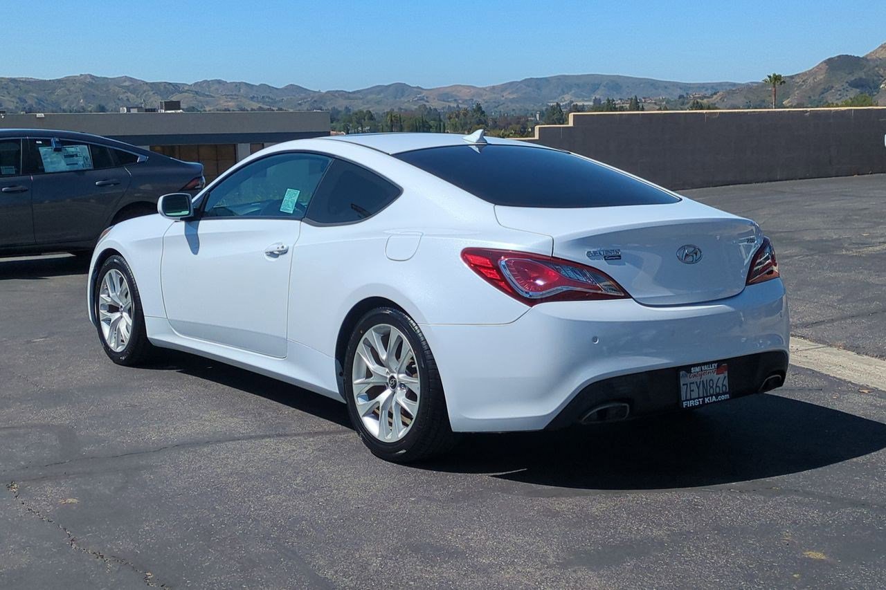 Used 2014 Hyundai Genesis 2.0T RWD image 8