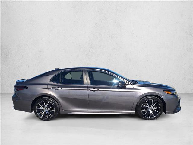 Used 2023 Toyota Camry SE image 4