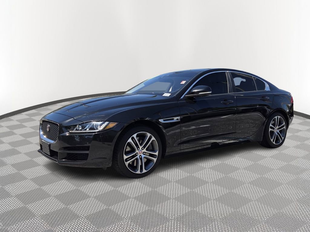 Used 2017 Jaguar XE Premium image 2