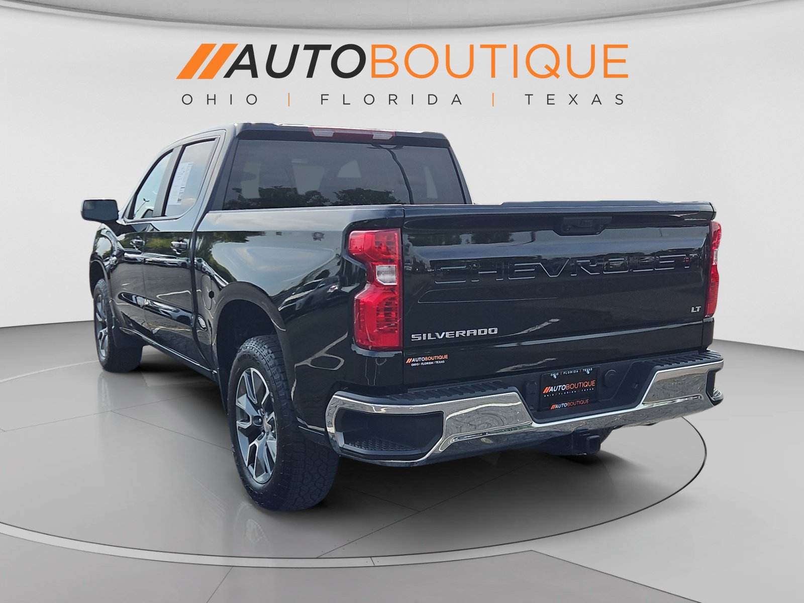 Used 2024 Chevrolet Silverado 1500 LT AWD/4WD image 3
