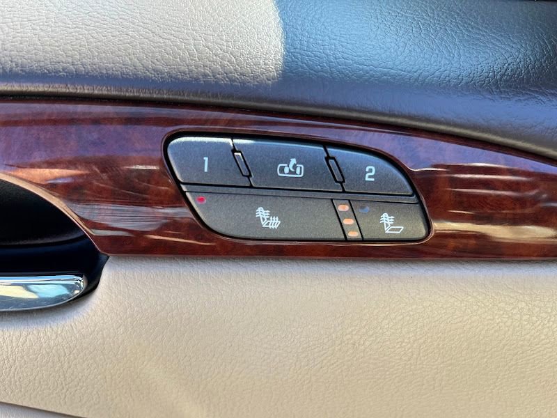 Used 2008 Buick Lucerne CXL w/ Ultra Confidence Package image 7