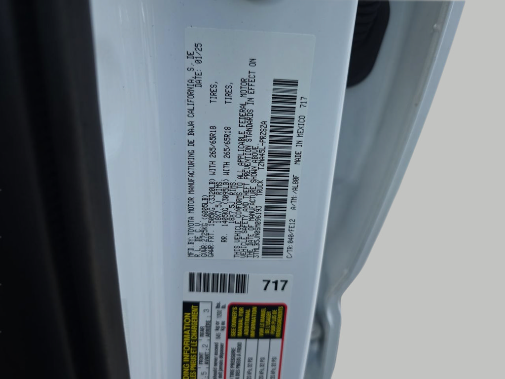 Used 2025 Toyota Tacoma TRD Sport AWD/4WD image 30