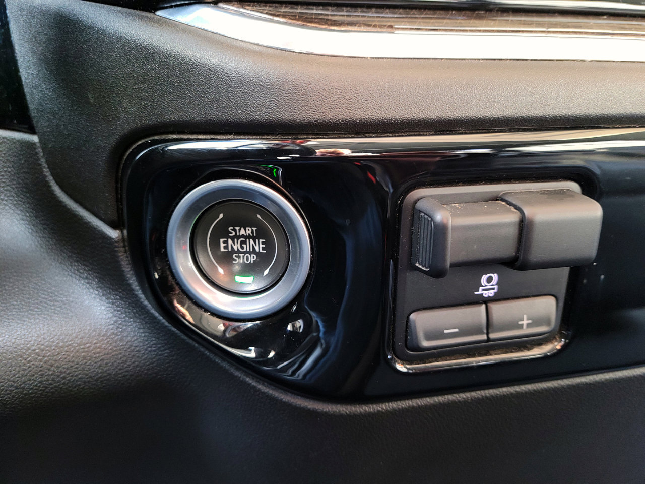 Used 2024 Chevrolet Silverado 2500 LT image 14