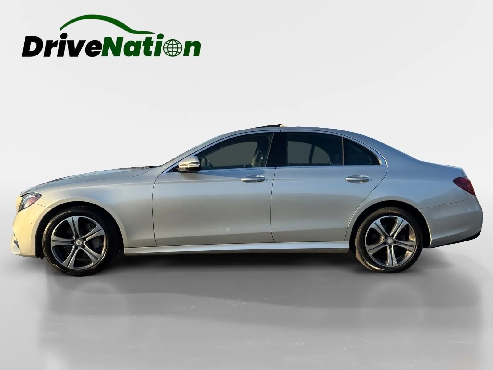 Used 2017 Mercedes-Benz E 300 4MATIC image 8