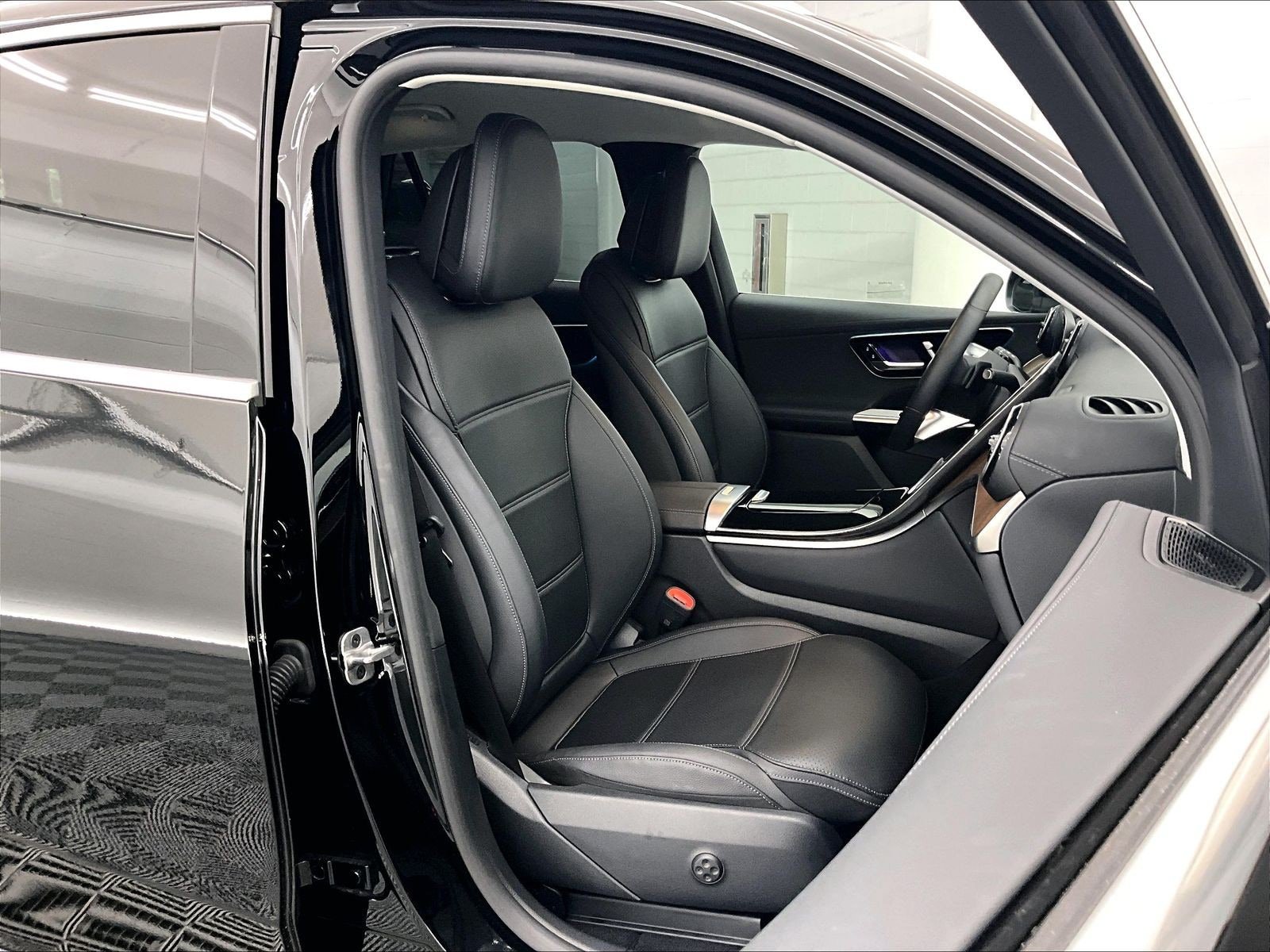 Certified 2025 Mercedes-Benz GLC 350e 4MATIC image 6
