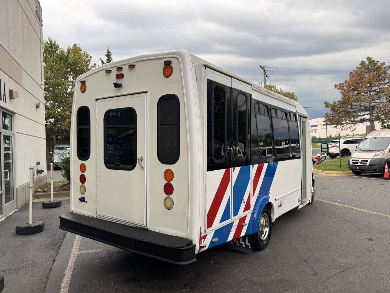 Used 2012 Ford E-350 and Econoline 350 Super Duty w/ Shuttle Bus Prep Pkg RWD image 5