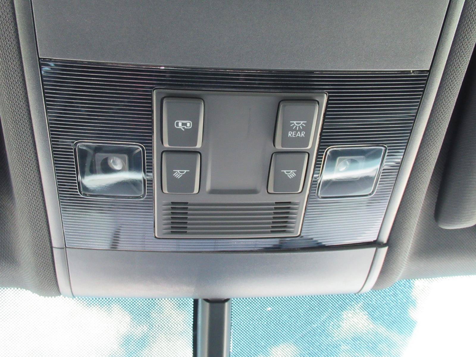 Used 2022 Volkswagen Atlas Cross Sport SE FWD image 31