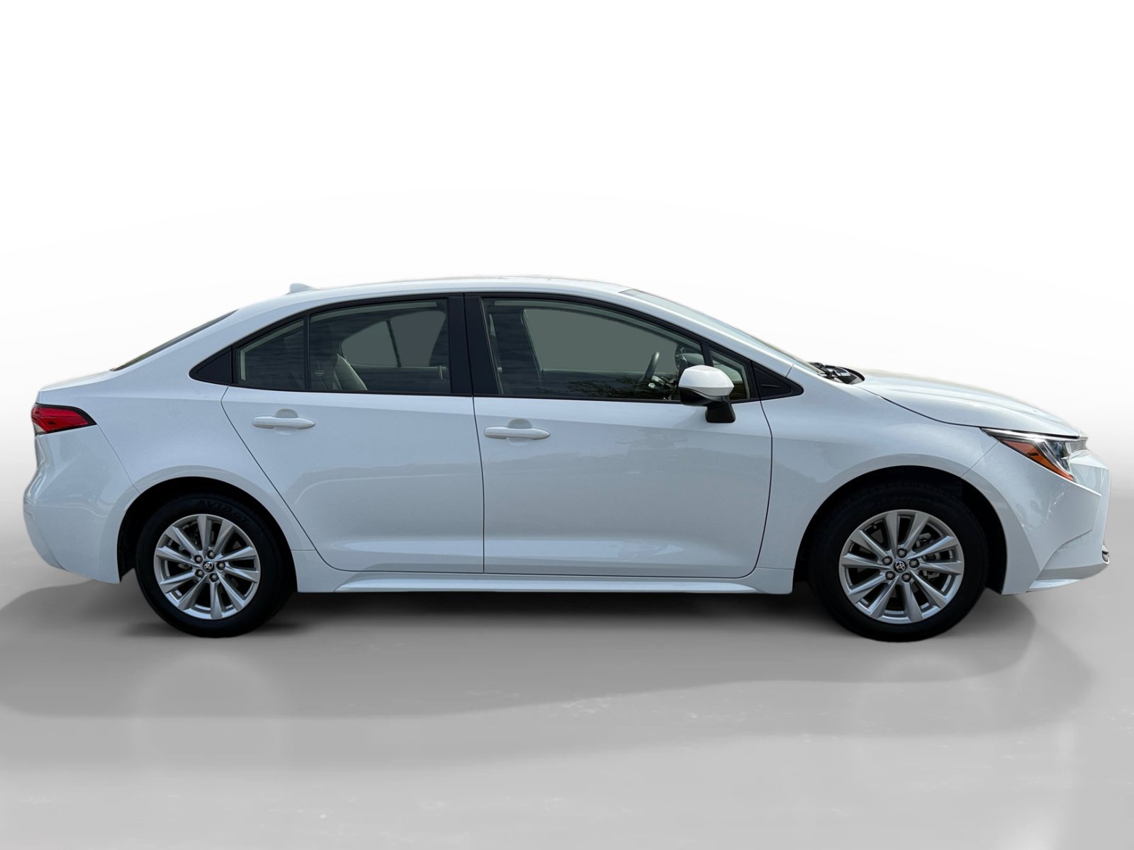 Used 2024 Toyota Corolla LE w/ LE Convenience Package FWD image 6