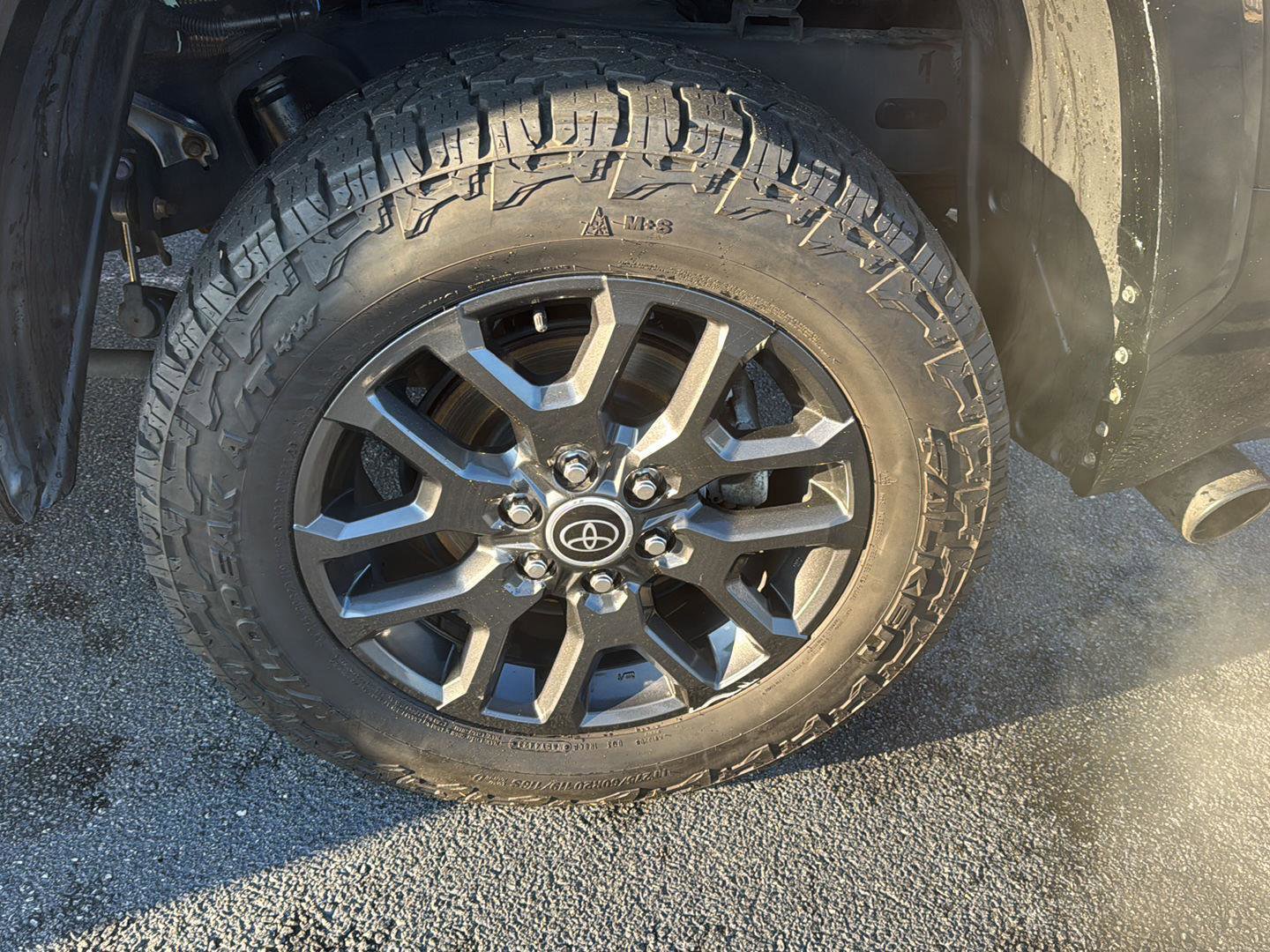 Used 2022 Toyota Tundra Platinum w/ Advanced Package image 33