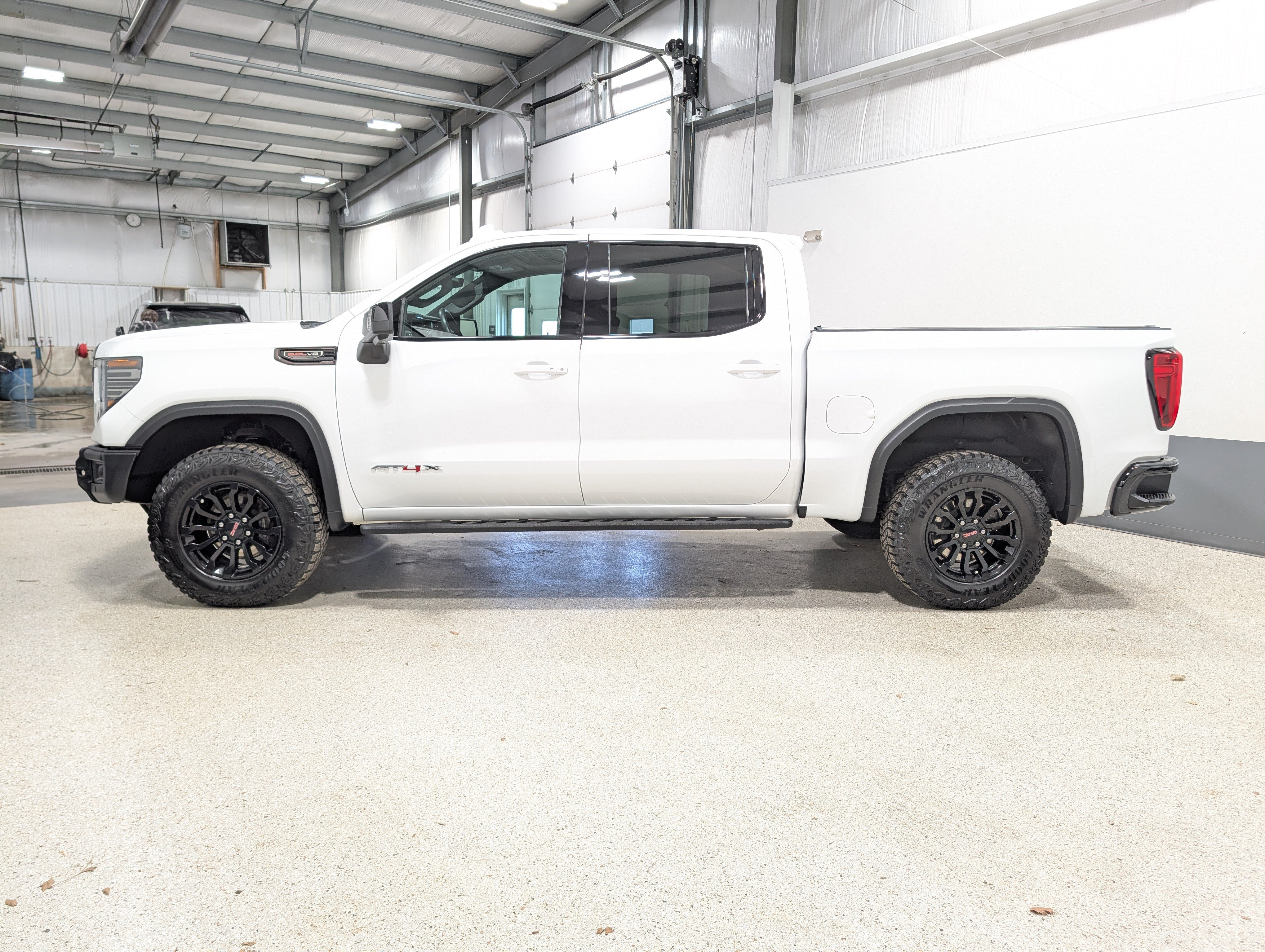 Used 2023 GMC Sierra 1500 AT4X AWD/4WD image 6