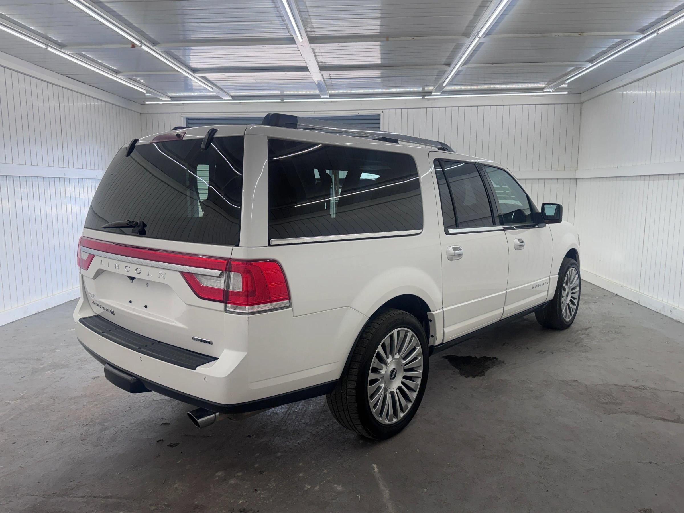 Used 2015 Lincoln Navigator L 2WD w/ Equipment Group 101A Reserve image 5