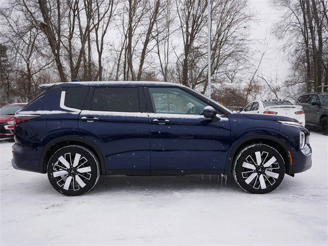 Used 2025 Mitsubishi Outlander SE image 8