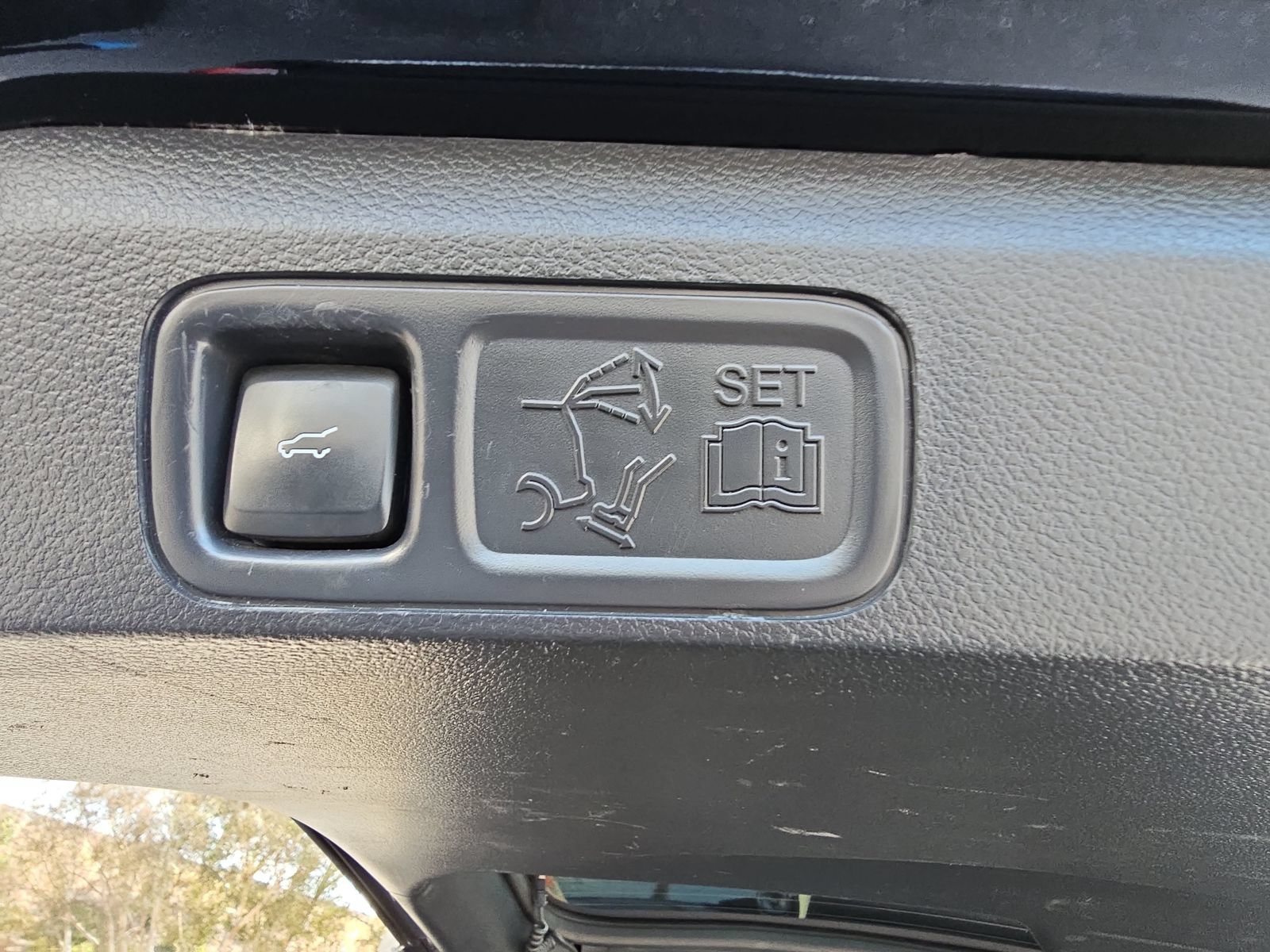 Used 2022 Ford Expedition Limited AWD/4WD image 13