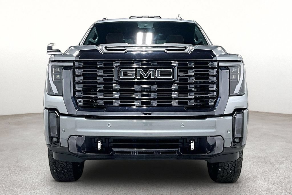 Used 2024 GMC Sierra 3500 Denali Ultimate AWD/4WD image 3
