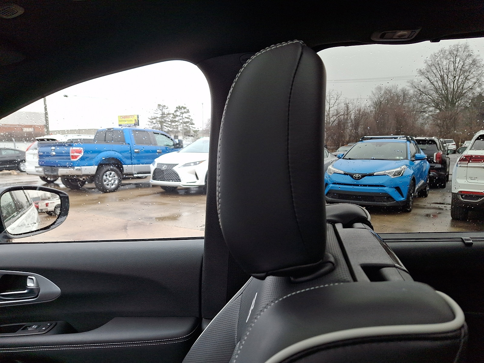 Used 2025 Chrysler Pacifica Premium image 17