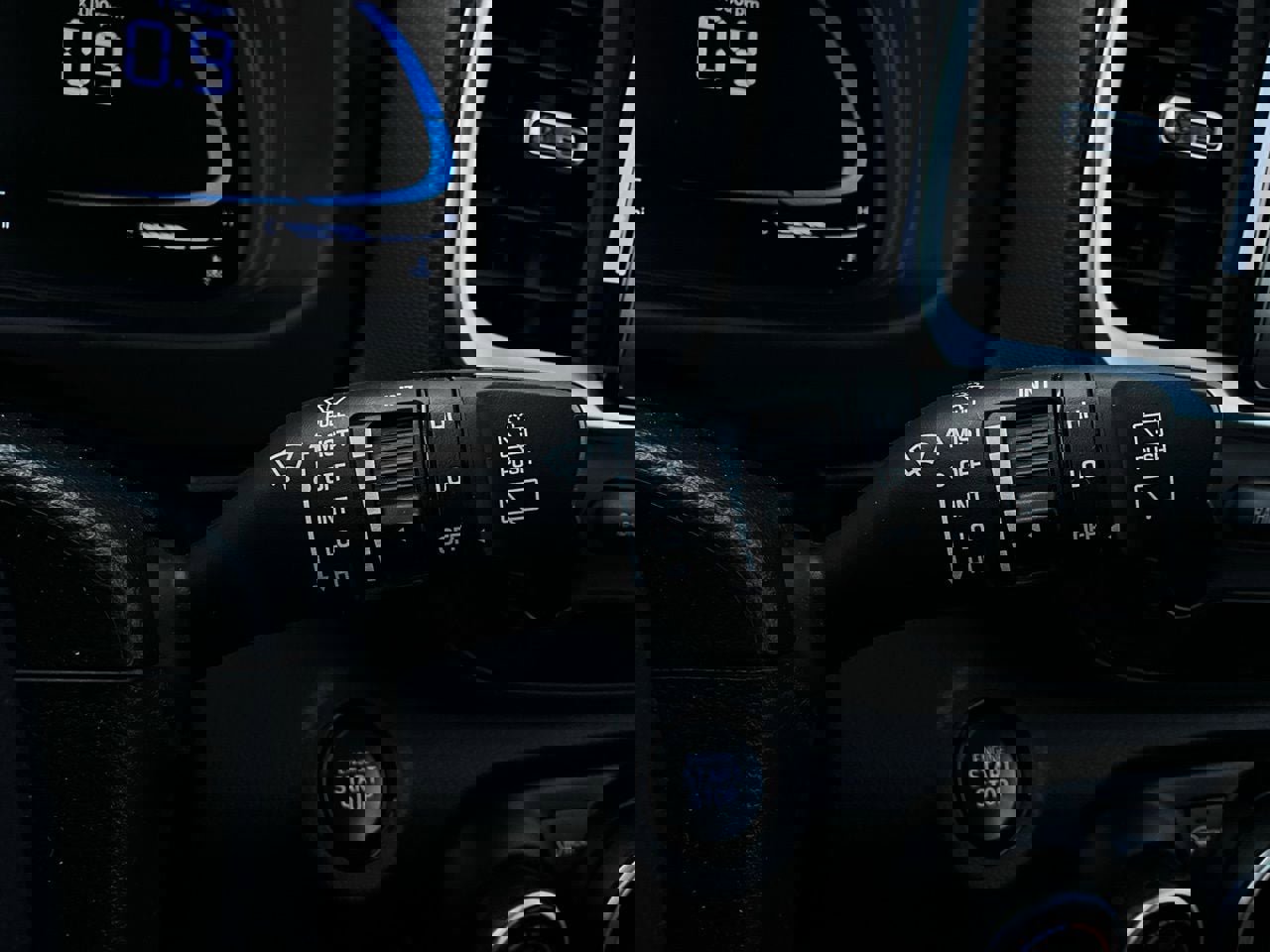 Used 2025 Hyundai Venue SEL image 37