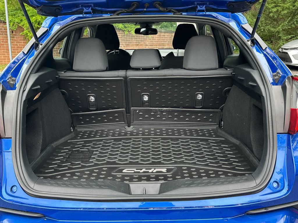 Used 2018 Toyota C-HR XLE FWD image 6