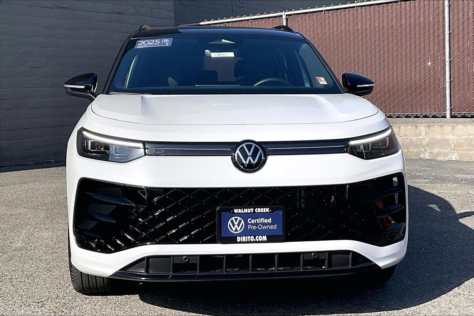 Certified 2025 Volkswagen Tiguan SE R-Line AWD/4WD image 2