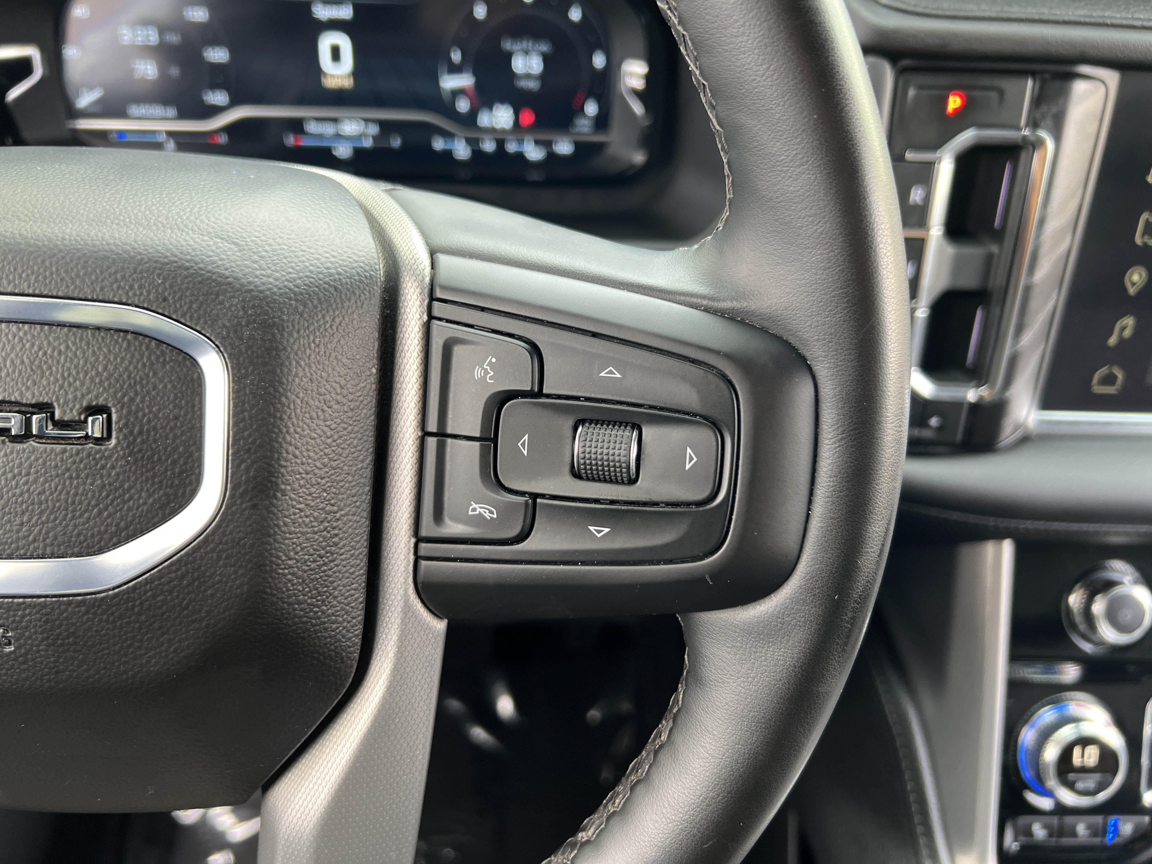 Used 2024 GMC Yukon XL Denali AWD/4WD image 31