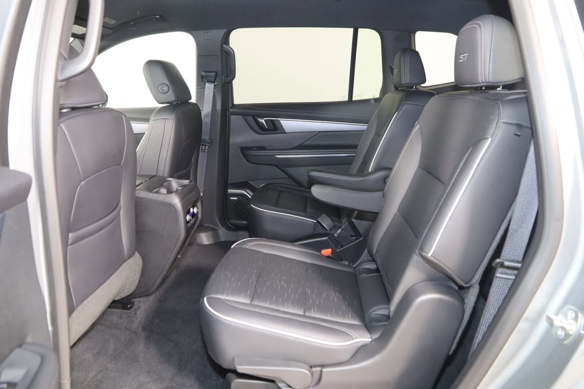 Used 2025 Buick Enclave Sport Touring FWD image 48