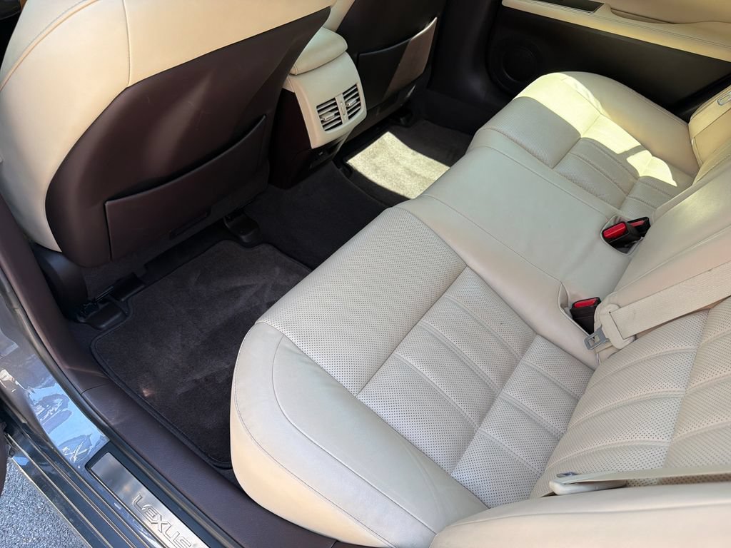 Used 2016 Lexus ES 300h w/ Luxury Package w/Wood Trim FWD image 36