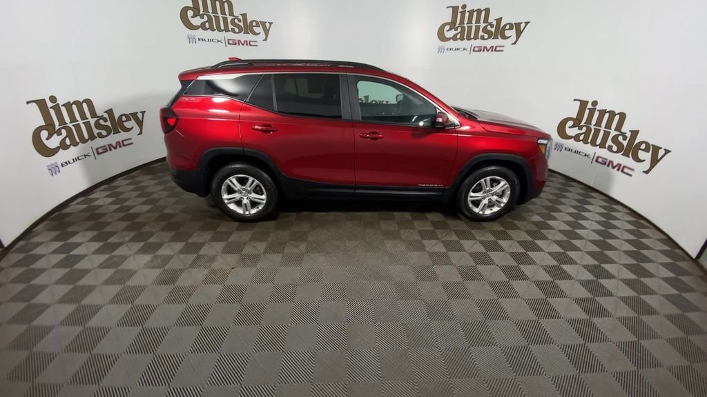 Used 2023 GMC Terrain SLE w/ Driver Convenience Package image 9