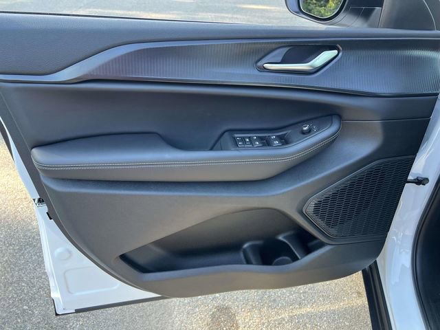 New 2025 Jeep Grand Cherokee L Laredo w/ Luxury Tech Group I image 11