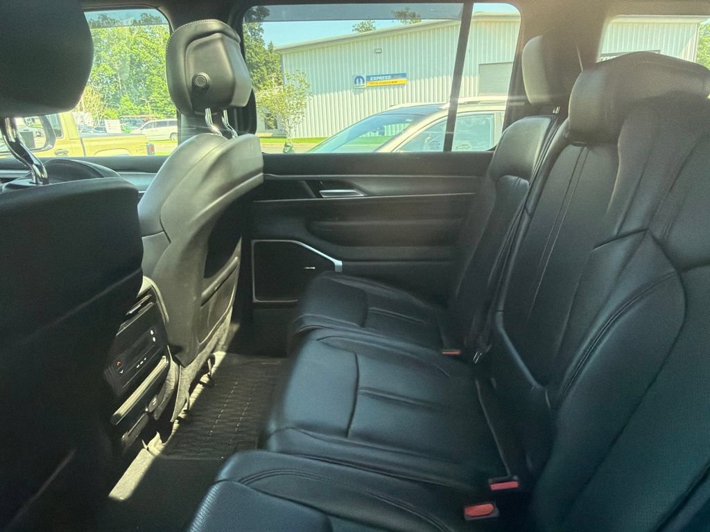 Certified 2025 Jeep Wagoneer 4WD w/ Premium Group I image 12