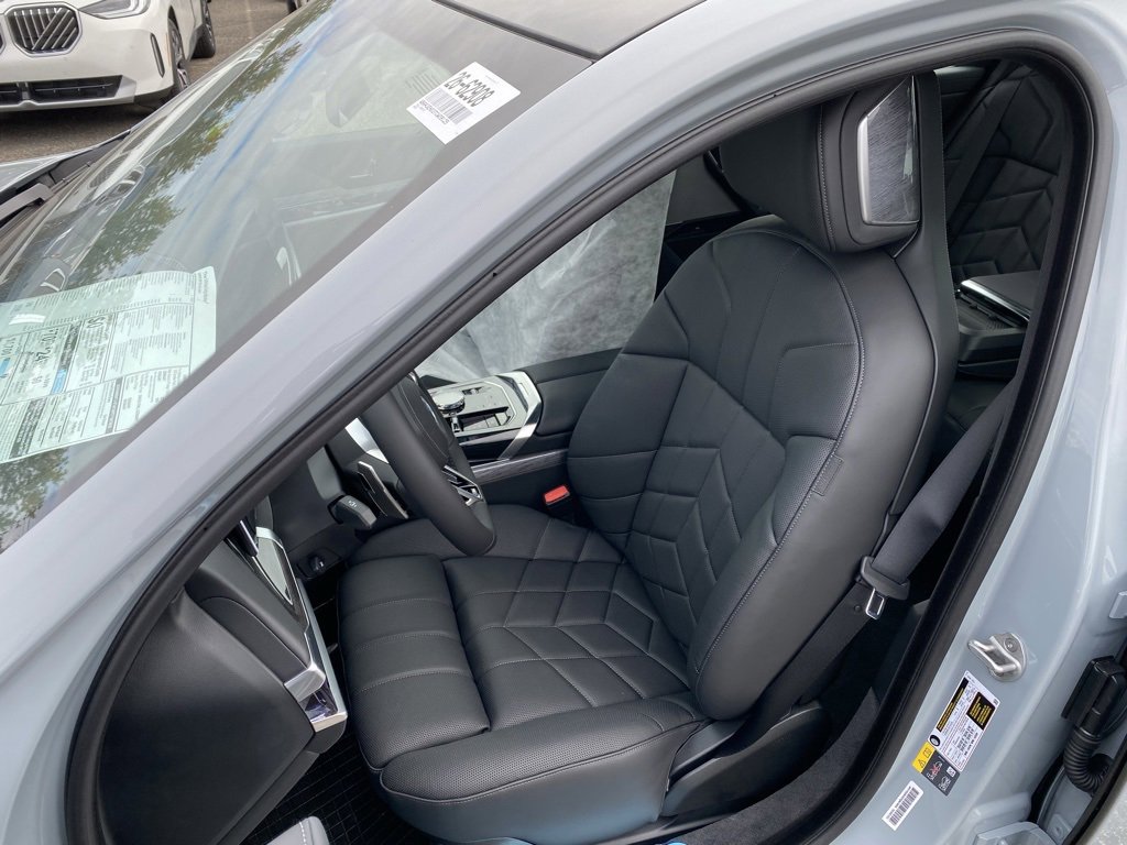 New 2026 BMW 750e xDrive w/ Executive Package image 14