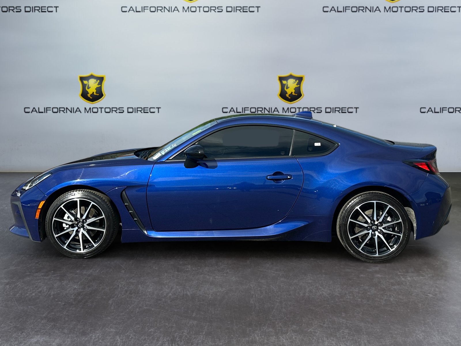Used 2023 Toyota GR86 RWD image 2