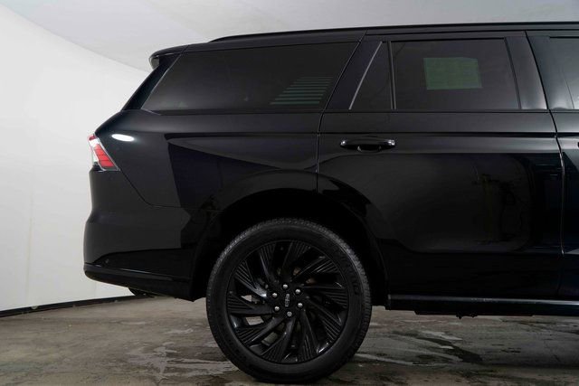 Used 2025 Lincoln Navigator Reserve w/ Jet Appearance Package image 8