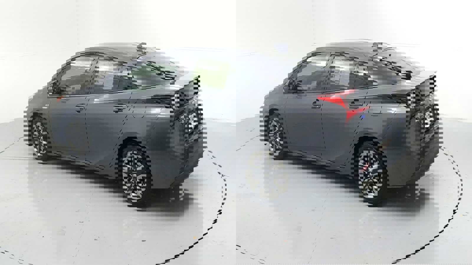 Used 2020 Toyota Prius XLE image 7