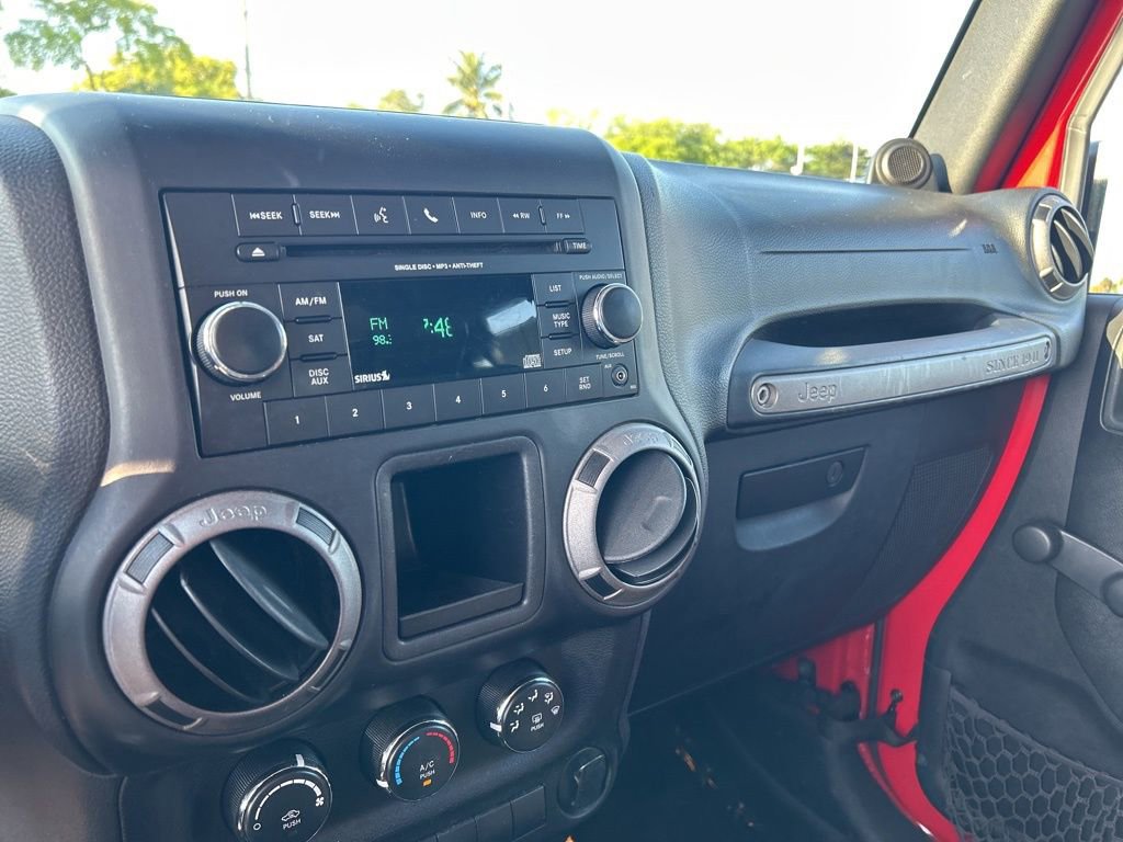 Used 2014 Jeep Wrangler Unlimited Sport w/ Connectivity Group image 11