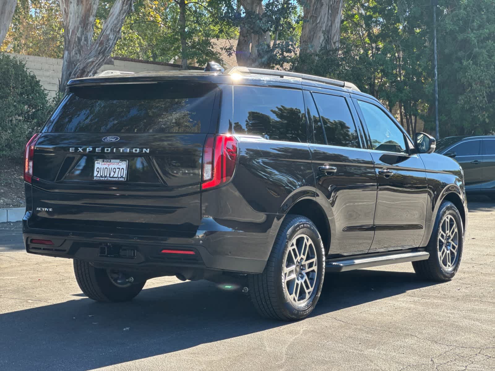 Used 2025 Ford Expedition Active RWD image 2