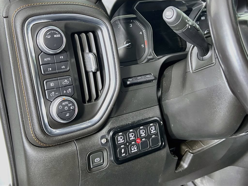 Certified 2020 GMC Sierra 3500 AT4 w/ AT4 Premium Package AWD/4WD image 11