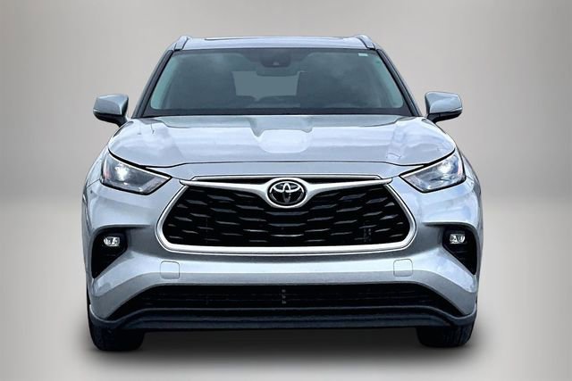 Used 2024 Toyota Highlander LE image 3
