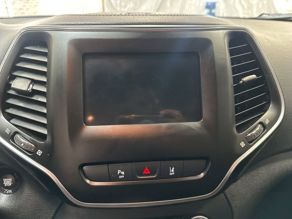 Used 2021 Jeep Cherokee Latitude Plus image 19