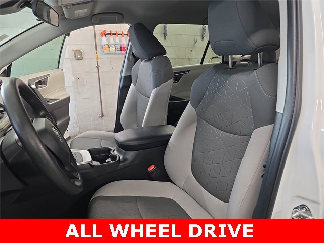 Used 2021 Toyota RAV4 XLE image 15